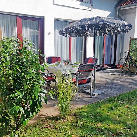 Gustow  Ferienwohnung Mit Terrasse מראה חיצוני תמונה
